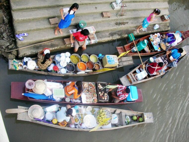 weekend-amphawa-floating-market-train-market-private-tour