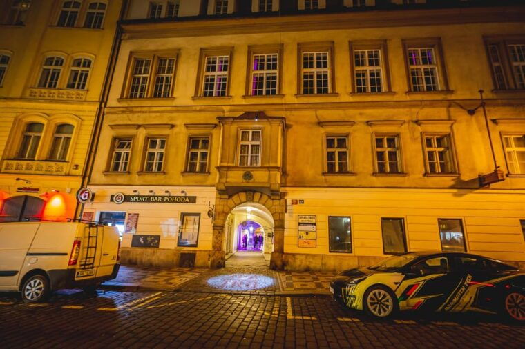 weekend-night-the-2nd-floor-secret-club-house-tech