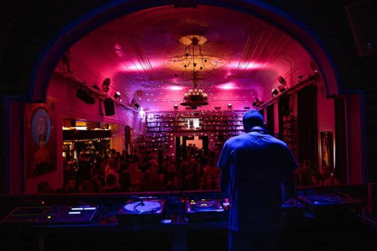 weekend-night-the-2nd-floor-secret-club-house-tech