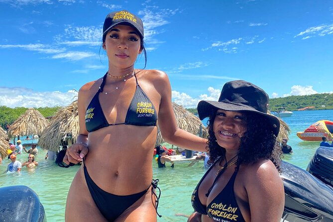 weekend-party-on-isla-cholon