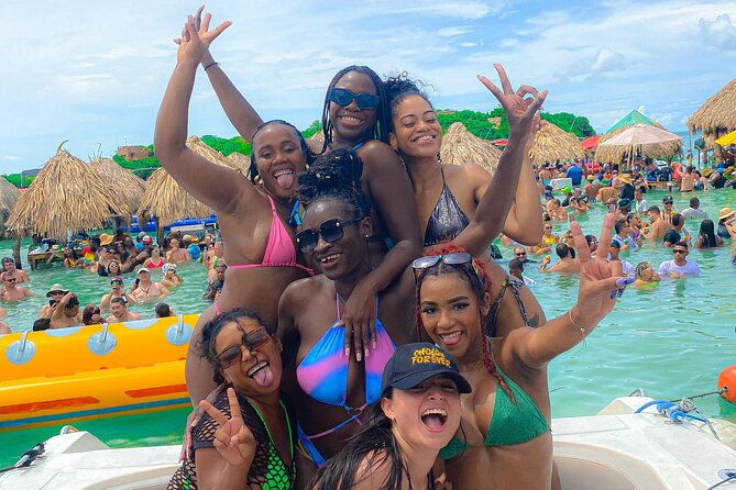 weekend-party-on-isla-cholon