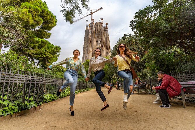 welcome-tour-to-barcelona-in-private-eco-tuk-tuk