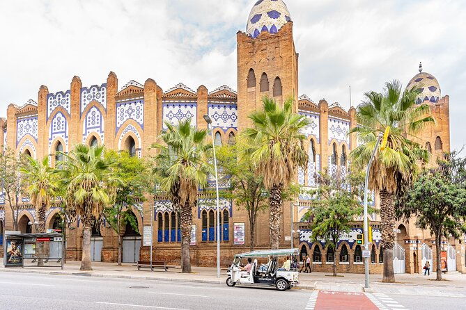 welcome-tour-to-barcelona-in-private-eco-tuk-tuk