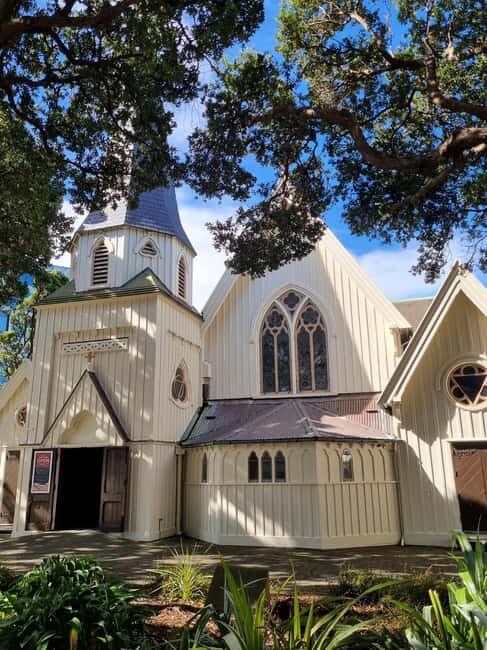 Wellington's Historical Walking Odyssey - Exploring Wellingtons Historic Streets and Gardens