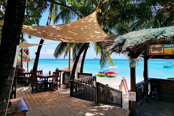 west-bay-beach-daypass-with-round-trip-transportacion-in-roatan