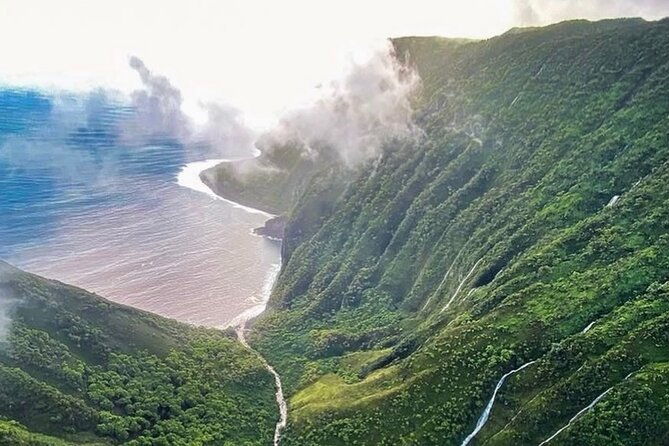 west-maui-and-molokai-60-minute-helicopter-tour