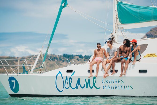 WEST Shared Cruise : OCÉANE Full Day Catamaran Ile aux Bénitiers - Key Points