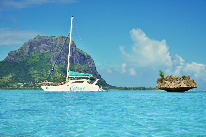 WEST Shared Cruise : OCÉANE Full Day Catamaran Ile aux Bénitiers - FAQ
