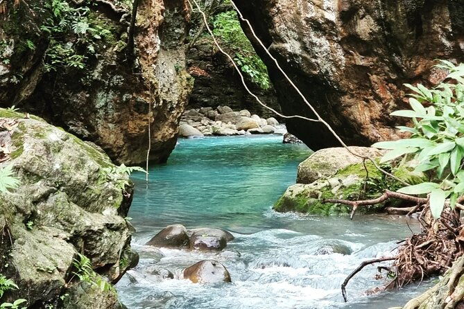 wet-wild-combo-la-leona-waterfall-and-river-tubing