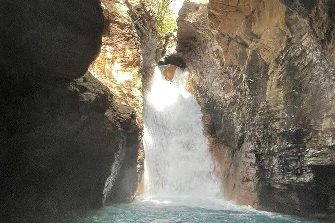 wet-wild-combo-la-leona-waterfall-and-river-tubing