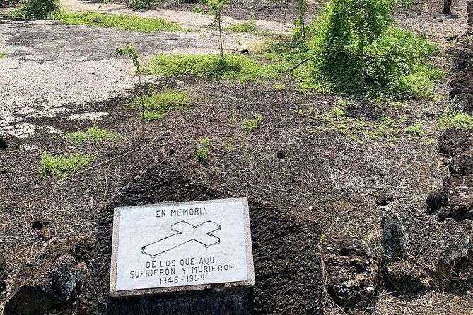 wetlands-tour-with-wall-of-tears-from-isabela-island