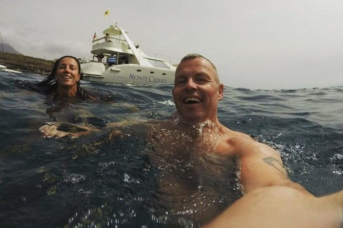 whale-watching-catamaran-cruise-with-transfer-buffet-by-mc