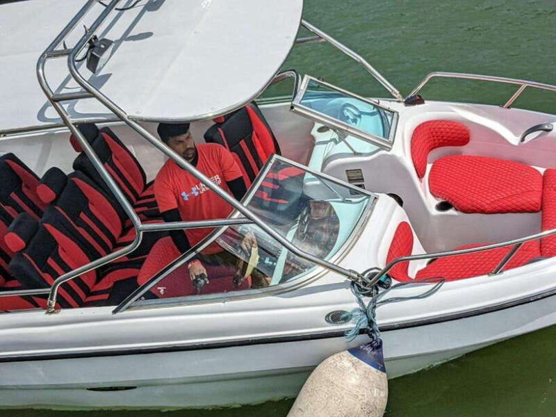 whale-watching-in-speed-boat-in-mirissa