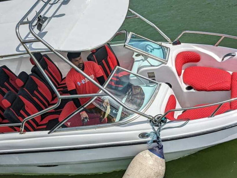whale-watching-in-speed-boat-in-mirissa