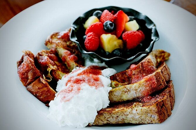 whale-watching-late-breakfast-cruise-in-honolulu