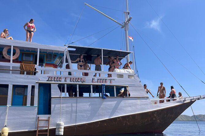 Whaleshark and Komodo Trip 4D 3N Share Deck - Final Word