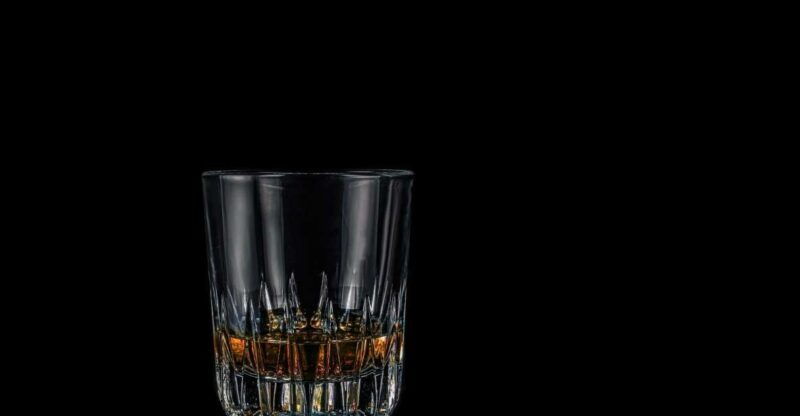 whiskey-tasting-in-the-dark