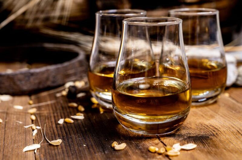 whiskey-walks-a-spirited-journey-through-edinburgh