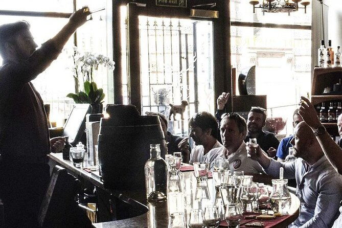 whisky-tasting-at-edinburghs-award-winning-whiski-rooms