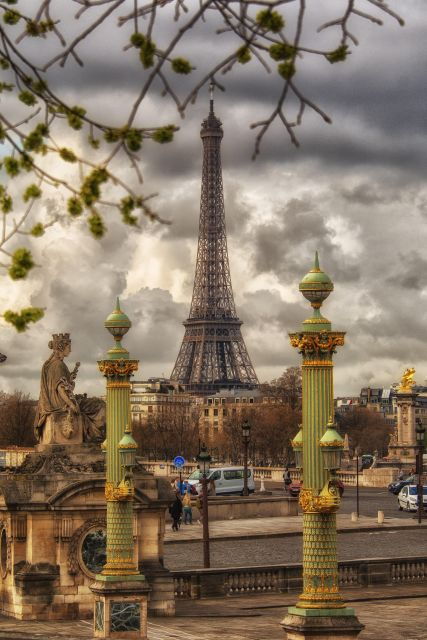 whispers-of-elegance-an-enchanting-parisian-evening