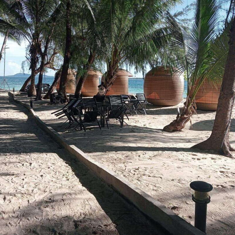 white-sand-island-snorkeling-and-kayaking