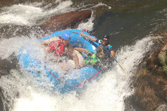 white-water-rafting-class-3-4-tenorio-river-from-tamarindo