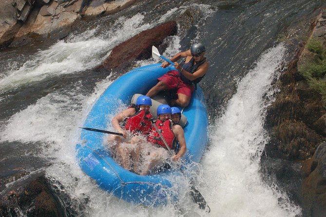 white-water-rafting-class-3-4-tenorio-river-from-tamarindo