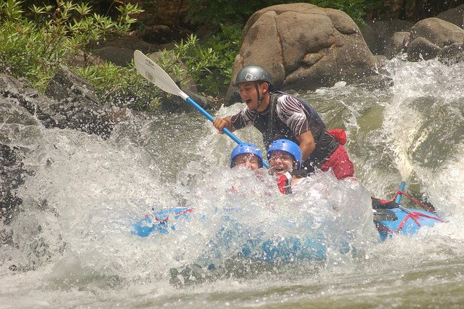 white-water-rafting-class-3-4-tenorio-river-from-tamarindo