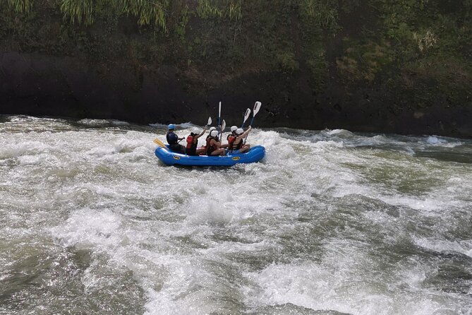 white-water-rafting-manuel-antonio-quepos-savegre-river