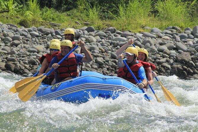 white-water-rafting-reventazon-river-from-san-jose