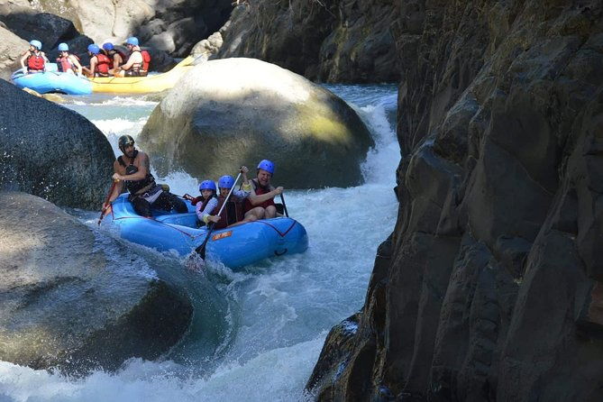 white-water-rafting-upper-naranjo-river-chorro-section-dec-15th-may-15th