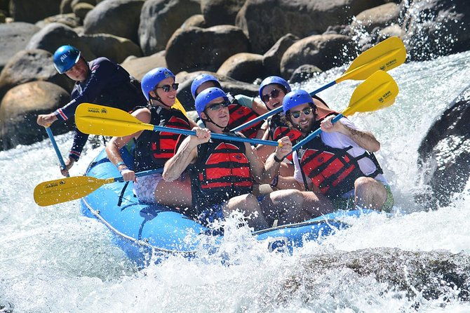 white-water-river-rafting-class-iii-iv-from-la-fortuna-arenal