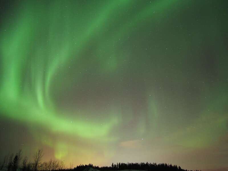 whitehorse-nighttime-northern-lights-viewing