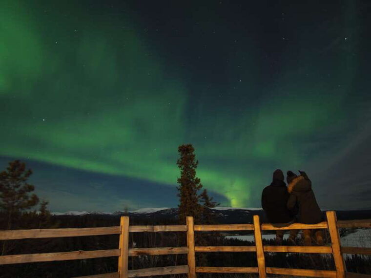 whitehorse-nighttime-northern-lights-viewing
