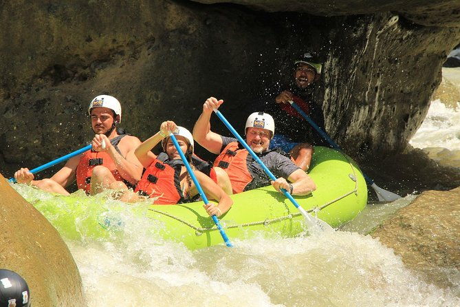 whitewater-rafting-el-chorro-class-iv