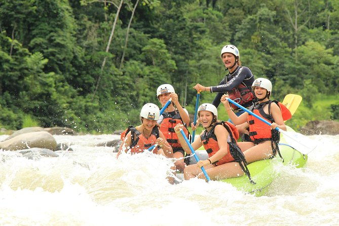 whitewater-rafting-savegre-river-class-ii-iii-waterfall-break