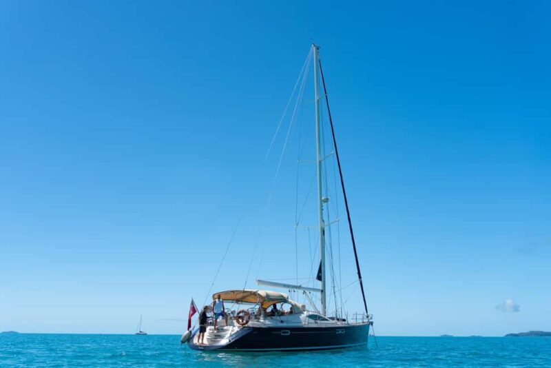 Whitsundays: Intimate Sailing Whitsundays - Key Points