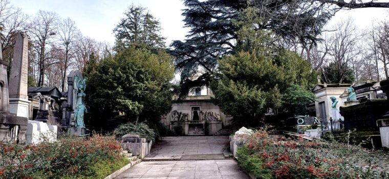 who-killed-victor-escape-game-at-pere-lachaise-cemetery