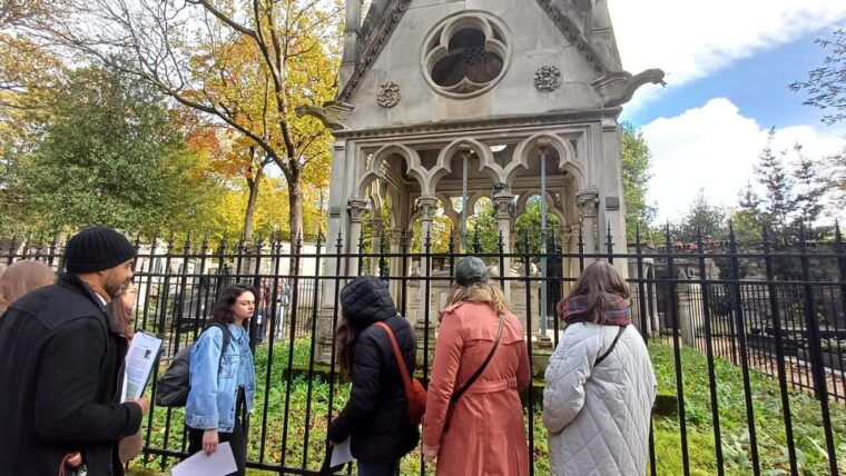 who-killed-victor-escape-game-at-pere-lachaise-cemetery