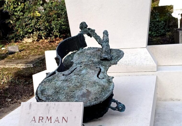 who-killed-victor-escape-game-at-pere-lachaise-cemetery