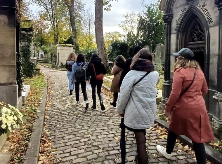 who-killed-victor-escape-game-at-pere-lachaise-cemetery
