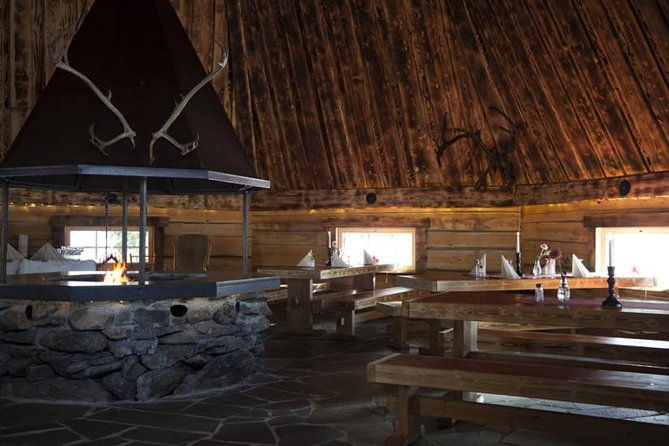 wild-reindeers-safari-lunch-in-glass-igloo-private-service