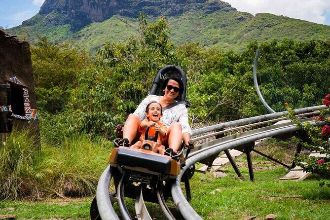 Wild South West Tour : SAFARI & TULAWAKA CASELA PARK & LE MORNE - An In-Depth Look at the Tour Experience