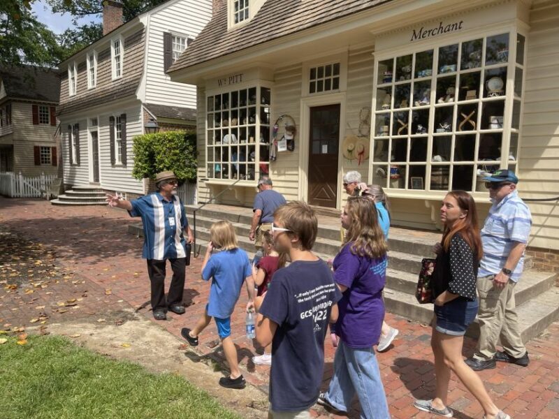 Williamsburg: Christmastime in Virginia Walking Tour - Williamsburg: Christmastime in Virginia Walking Tour — A Festive Stroll Through History