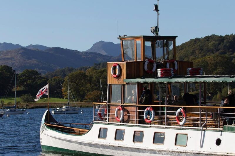 windermere-red-cruise-sail-between-bowness-and-ambleside