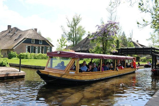 windmills-volendam-giethoorn-private-tour-in-jaguar