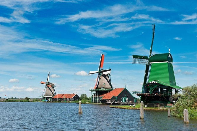 windmills-volendam-giethoorn-private-tour-in-jaguar