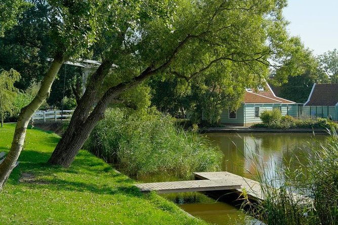 windmills-volendam-giethoorn-private-tour-in-jaguar