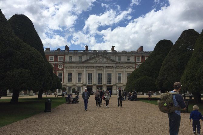 windsor-castle-and-hampton-court-private-car-tour
