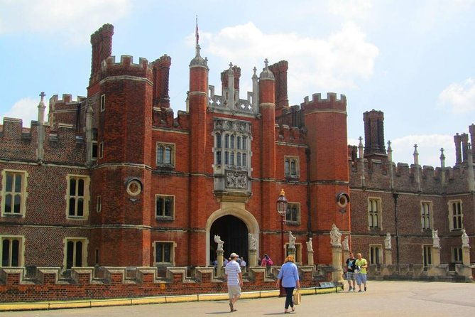 windsor-castle-and-hampton-court-private-car-tour